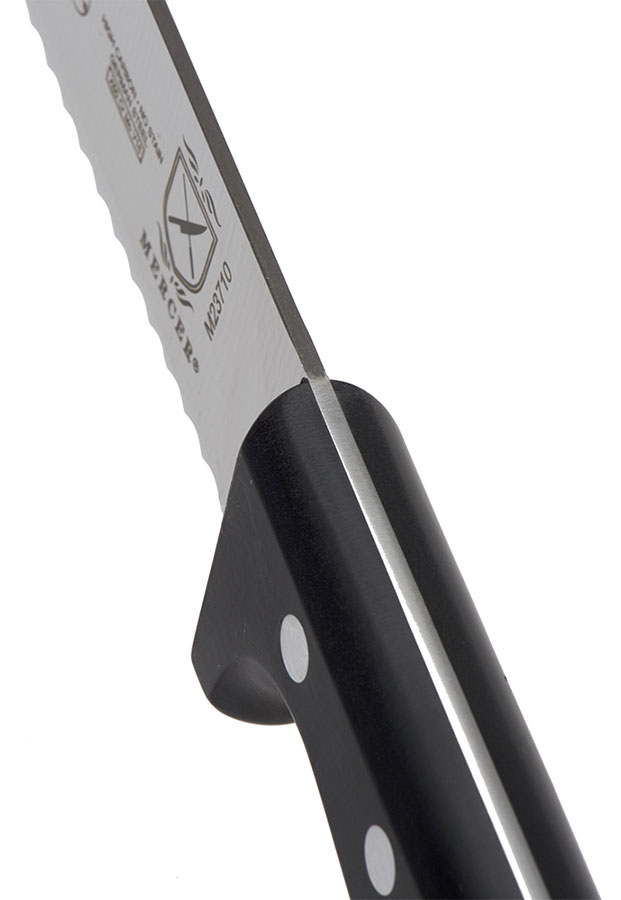 Mercer Culinary M23710 Renaissance® 11 Stamped Riveted Slicer with  Serrated / Wavy Edge